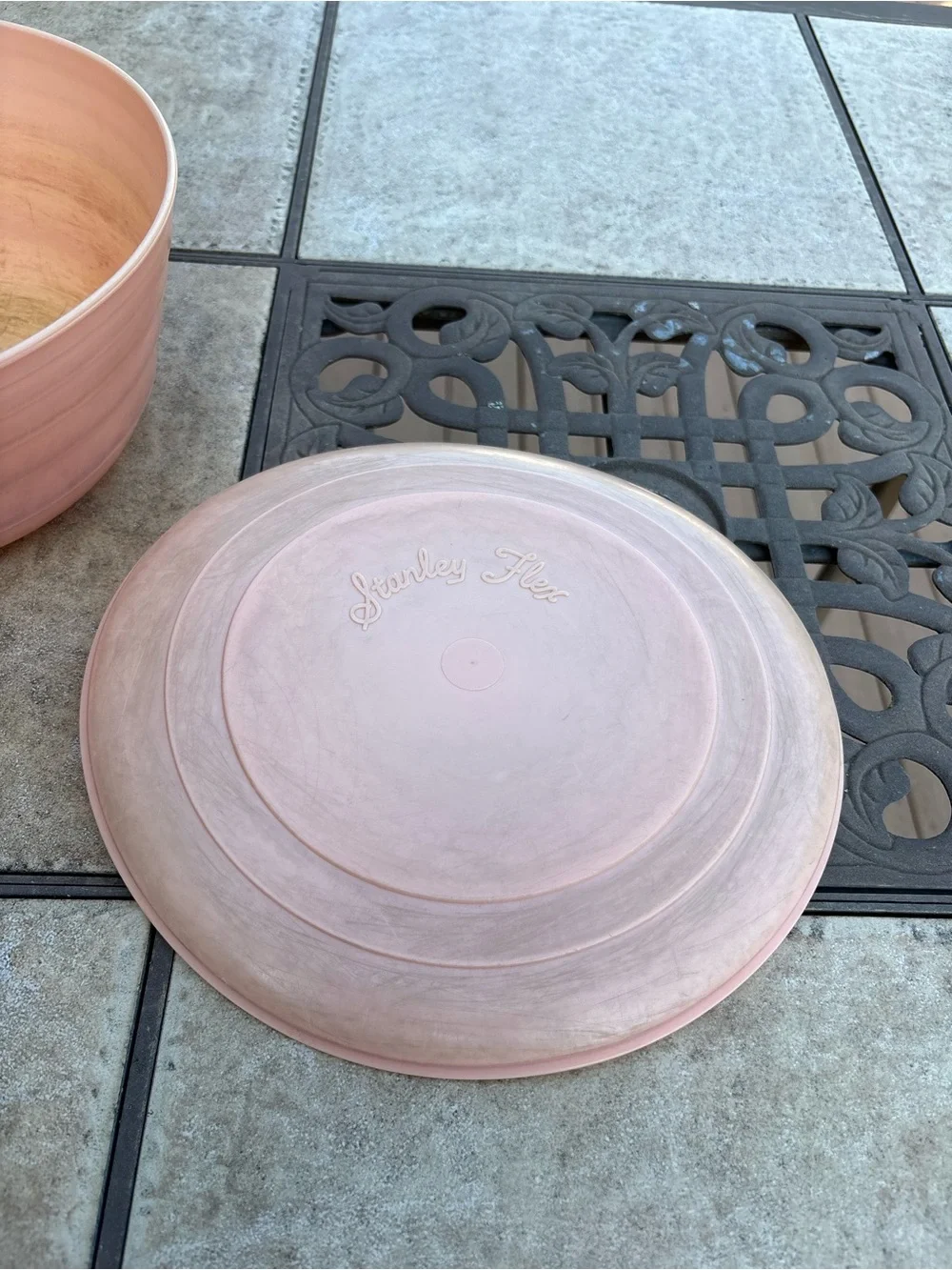 Stanley Flex Plastic Mixing Bowl with Lid - Pink